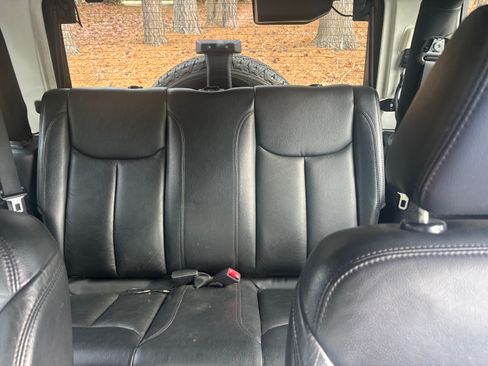 Used 2014 Jeep Wrangler Sahara image 9