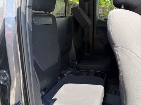 Used 2017 Toyota Tacoma 2WD Access Cab image 9