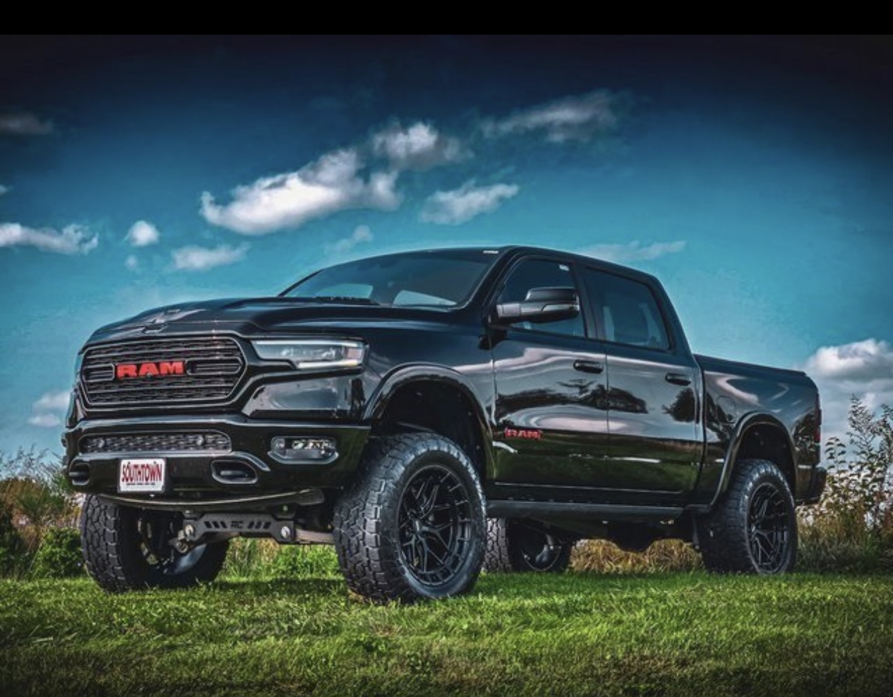 Used 2023 RAM 1500 Limited w/ (RED) Edition AWD/4WD image 4