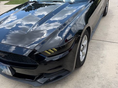 Used 2017 Ford Mustang Coupe RWD image 9