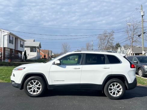 Used 2016 Jeep Cherokee Latitude w/ Cold Weather Group image 5