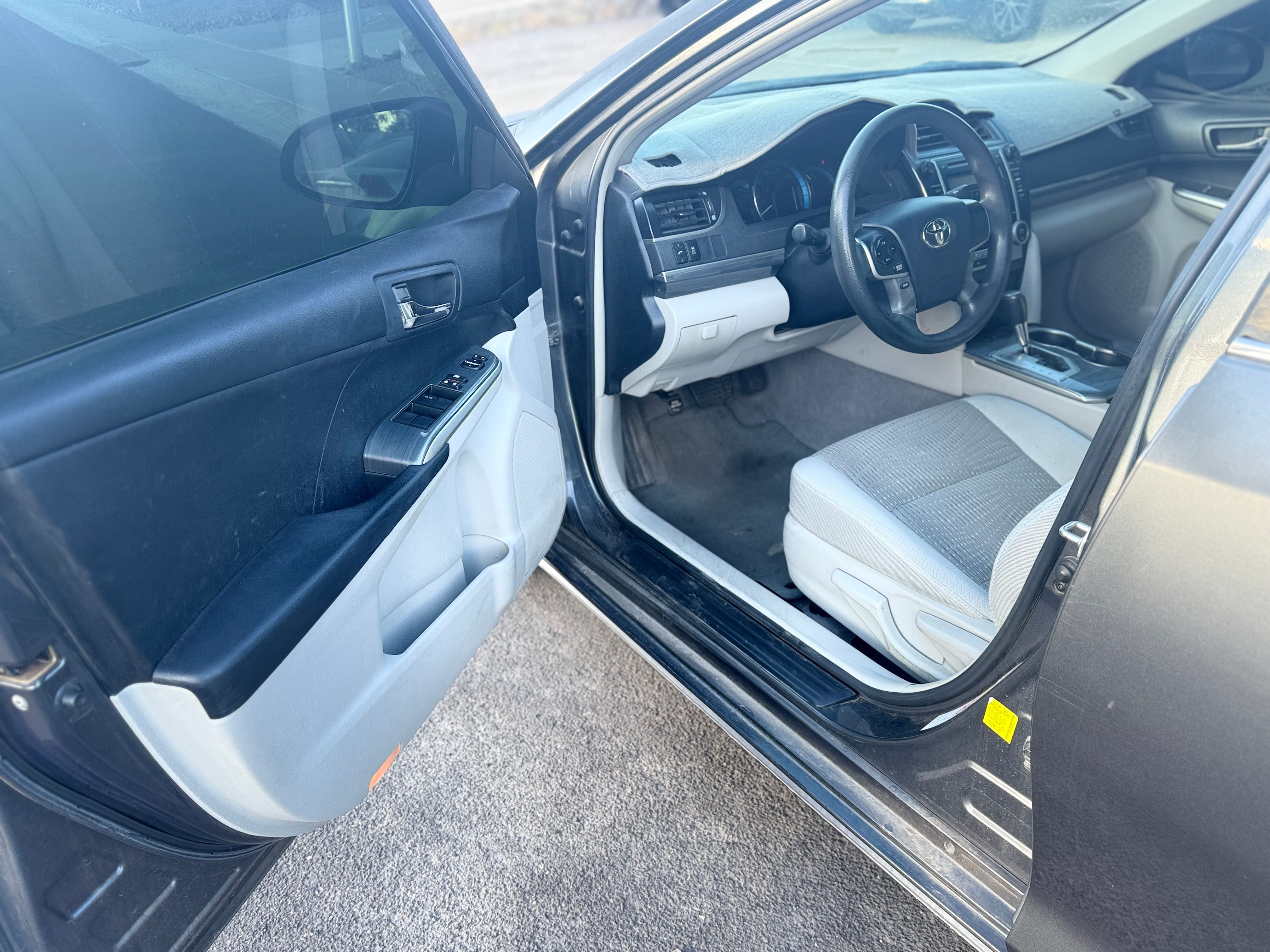 Used 2012 Toyota Camry LE FWD image 5