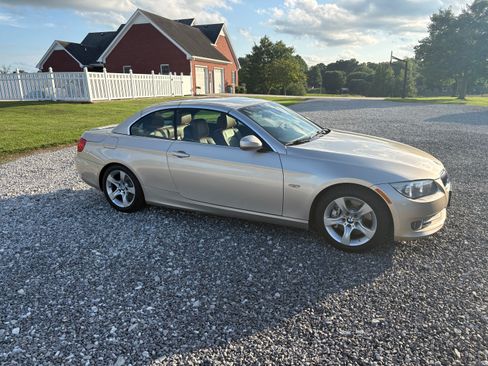 Used 2013 BMW 335i Convertible RWD image 6