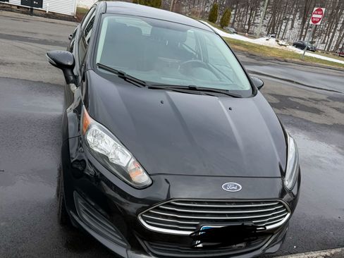 Used 2014 Ford Fiesta SE image 1