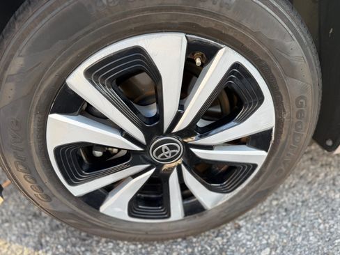 Used 2017 Toyota Prius Prime Advanced image 16