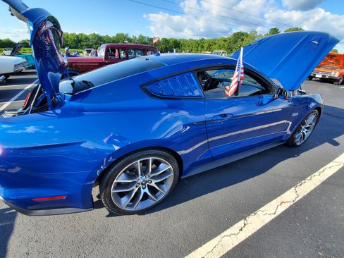 Used 2017 Ford Mustang GT Premium image 2