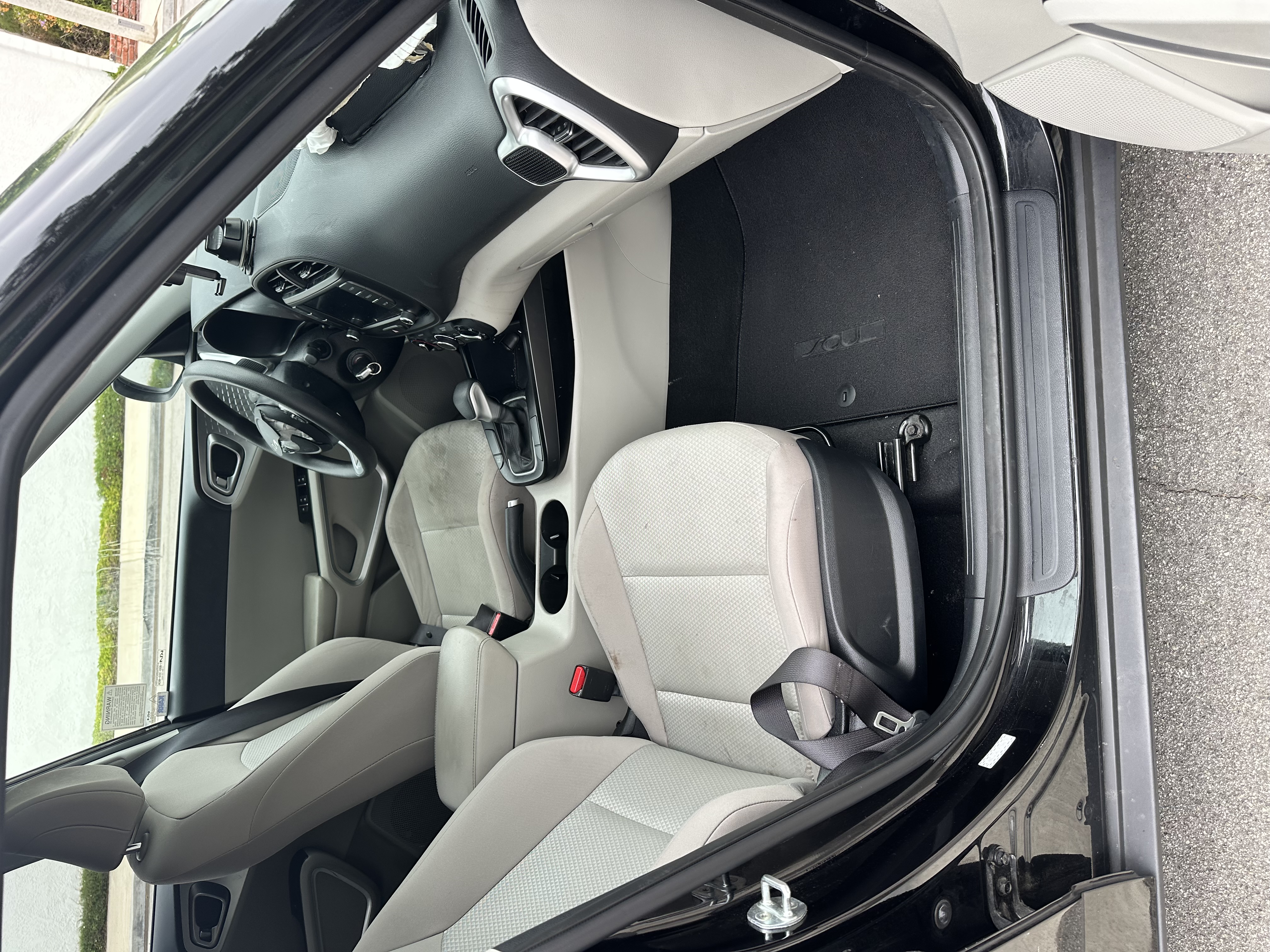 Used 2023 Kia Soul LX FWD image 10