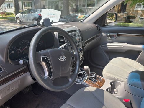 Used 2010 Hyundai Santa Fe GLS FWD image 2