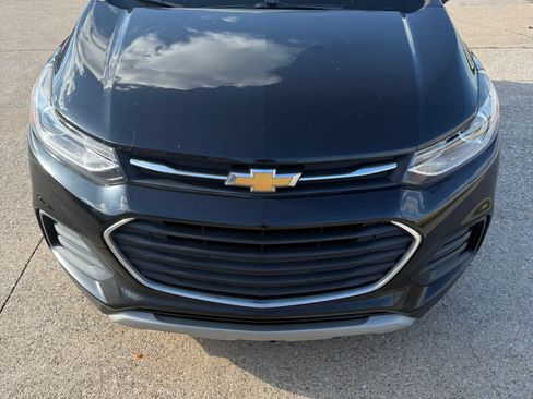 Used 2020 Chevrolet Trax LT w/ LT Convenience Package FWD image 2