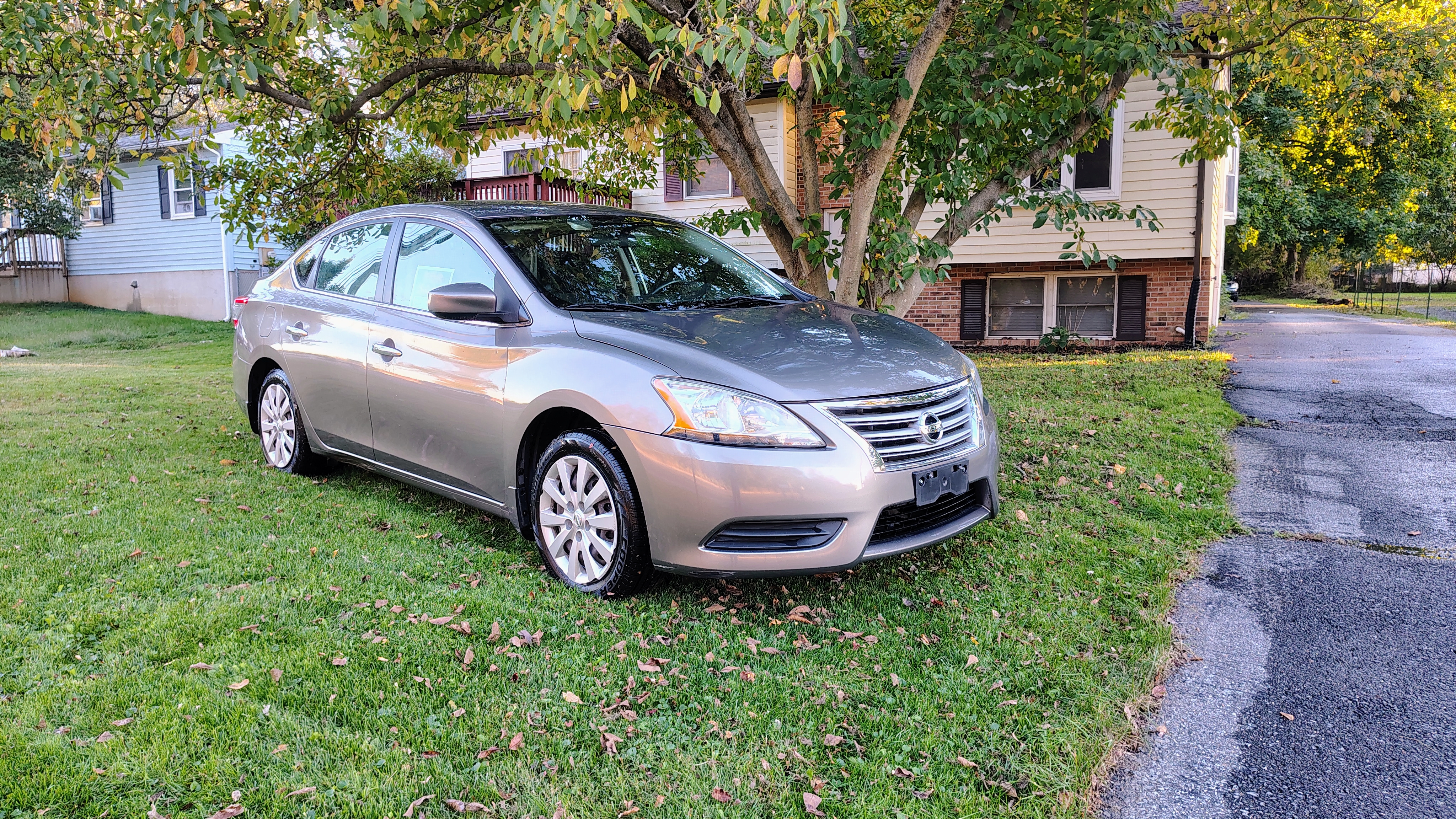 Used 2015 Nissan Sentra SV w/ Navigation Package FWD image 1