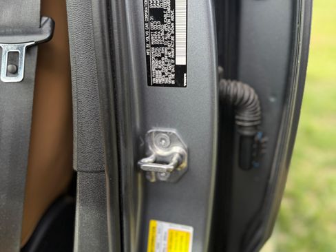 Used 2019 Volvo XC40 T5 Momentum image 23