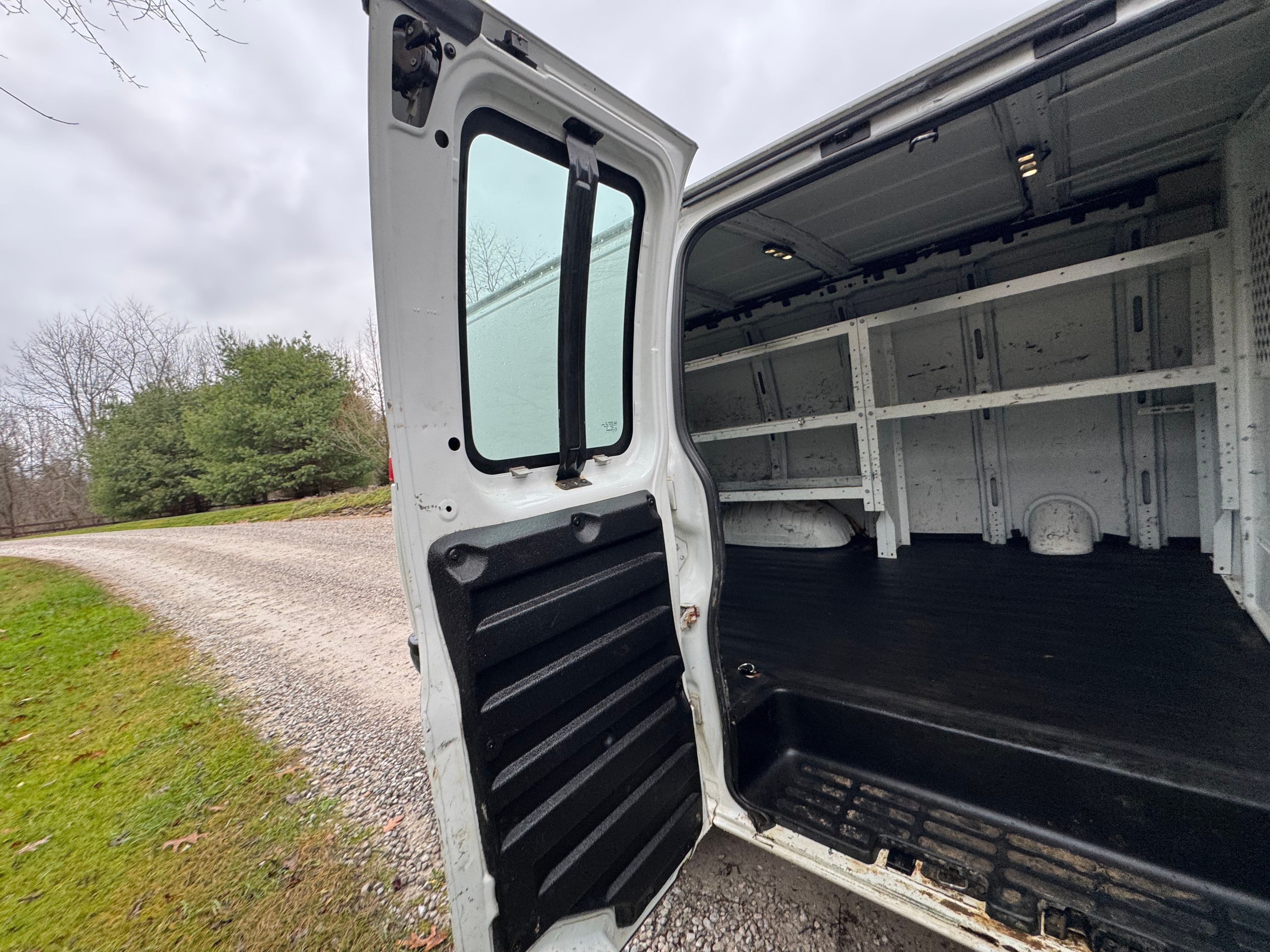 Used 2018 Chevrolet Express 2500 w/ Driver Convenience Package RWD image 15