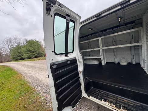 Used 2018 Chevrolet Express 2500 w/ Driver Convenience Package image 15