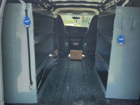 Used 2012 Chevrolet Express 1500 RWD image 9