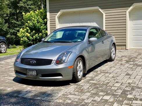 Used 2004 INFINITI G35 Coupe w/ Premium Pkg image 2