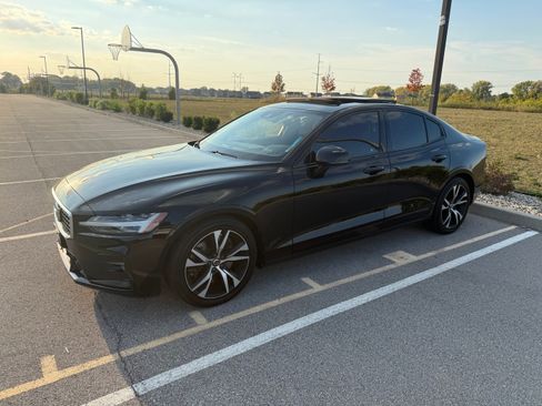 Used 2019 Volvo S60 T6 R-Design image 6