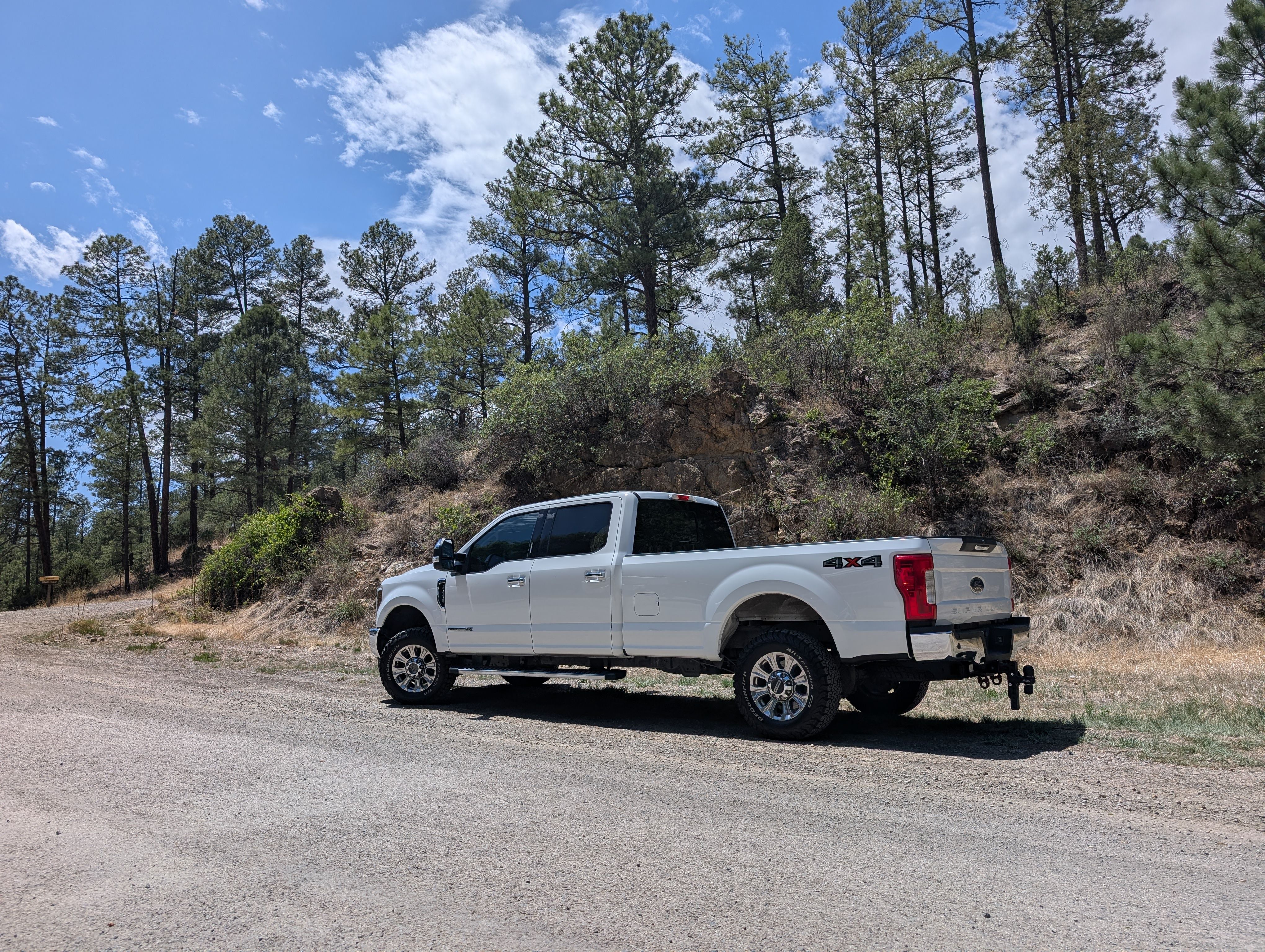 Used 2019 Ford F250 XLT w/ XLT Premium Package AWD/4WD image 4