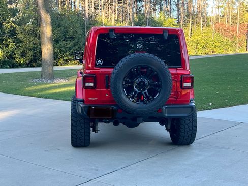 Used 2019 Jeep Wrangler Unlimited Sahara w/ Uconnect 4C Nav & Sound Group image 6