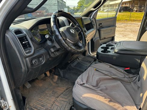 Used 2024 RAM 3500 Tradesman w/ Chrome Appearance Group RWD image 26