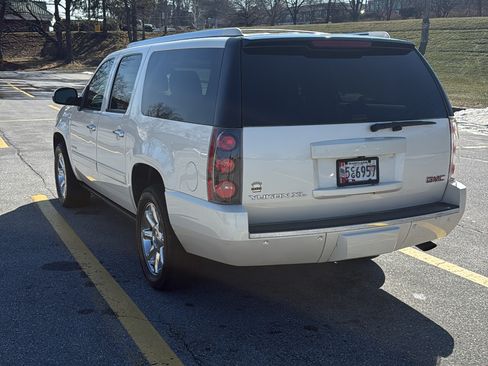 Used 2014 GMC Yukon XL Denali image 4