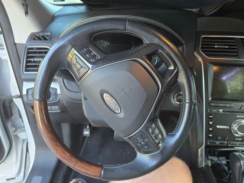 Used 2017 Ford Explorer Platinum image 14