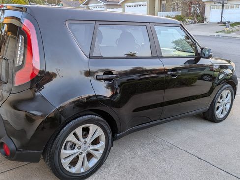 Used 2014 Kia Soul + w/ UVO w/Eservices Package image 2