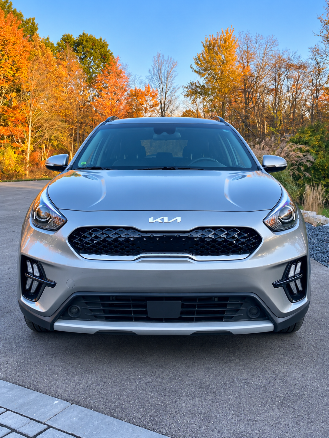 Used 2022 Kia Niro Touring Special Edition FWD image 1