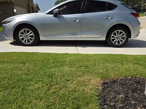 Used 2017 MAZDA MAZDA3 Sport FWD image 6