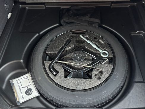 Used 2017 Volvo V60 T5 Cross Country Platinum w/ Climate Package image 16