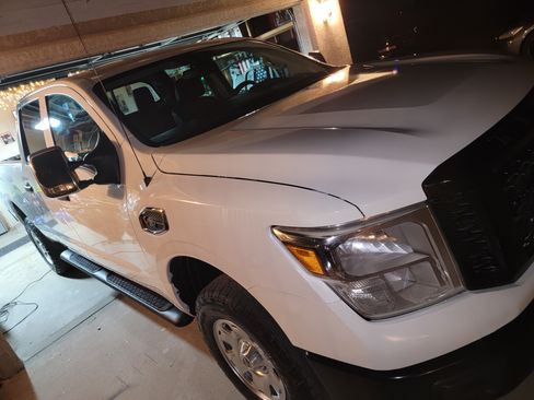 Used 2017 Nissan Titan S image 9