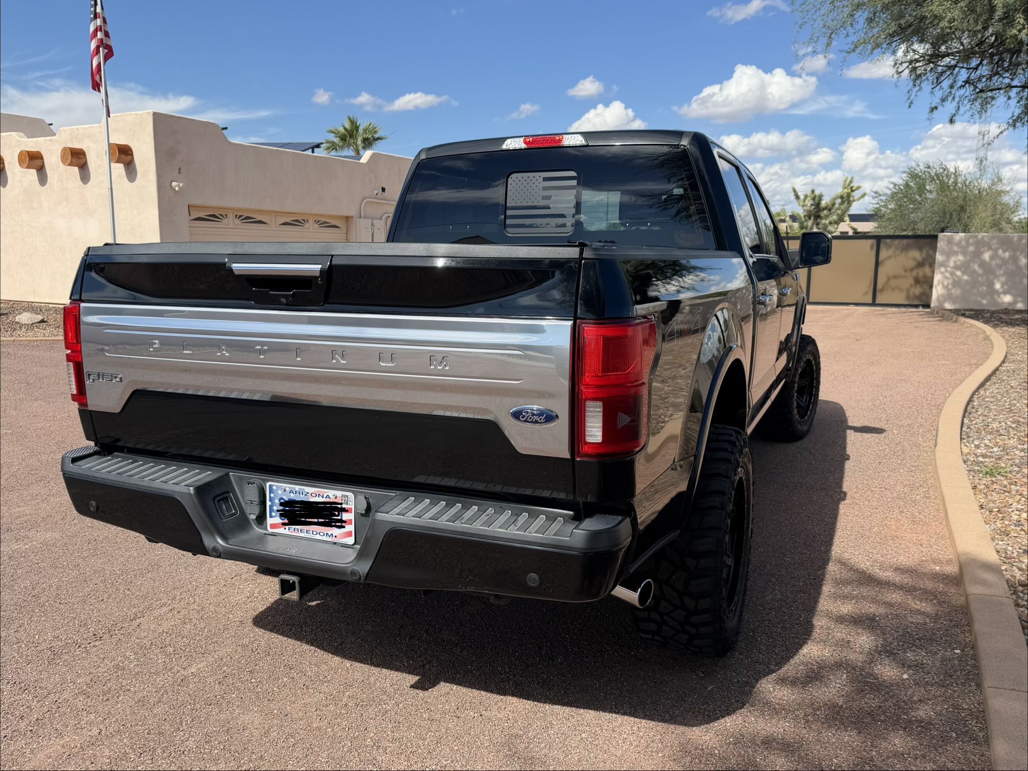 Used 2018 Ford F150 Platinum w/ Equipment Group 701A Luxury AWD/4WD image 4