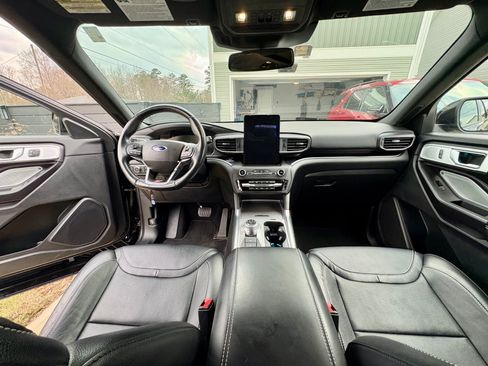 Used 2020 Ford Explorer ST w/ Premium Technology Package image 6