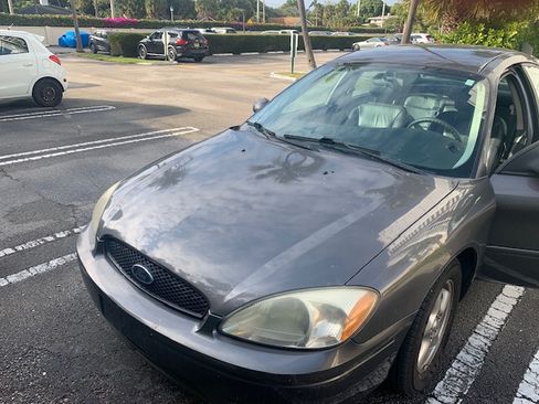 Used 2004 Ford Taurus SES image 7