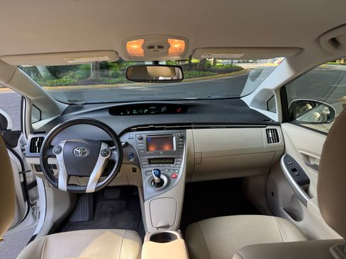 Used 2013 Toyota Prius Five FWD image 6