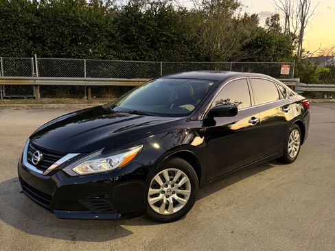 Used 2016 Nissan Altima 2.5 image 1