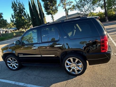 Used 2010 Chevrolet Tahoe LTZ image 2