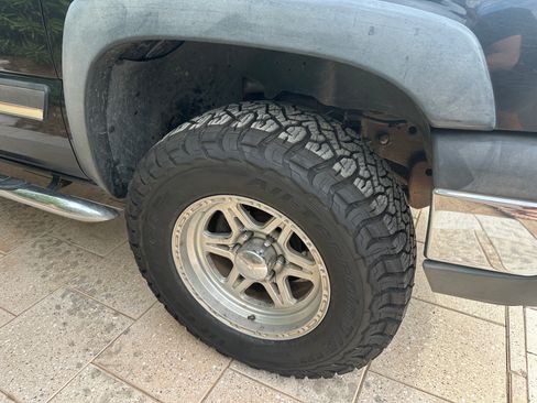 Used 2005 Chevrolet Avalanche Z71 w/ Preferred Equipment Group image 6