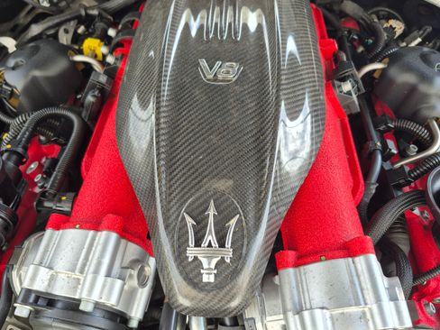 Used 2022 Maserati Levante Trofeo image 17