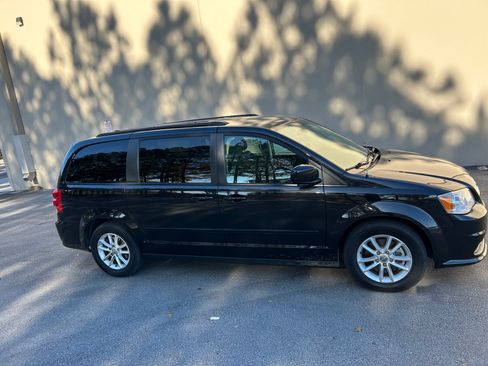 Used 2016 Dodge Grand Caravan SXT w/ Rear Park Assist Package image 2