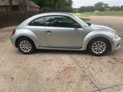 Used 2014 Volkswagen Beetle 1.8T image 1