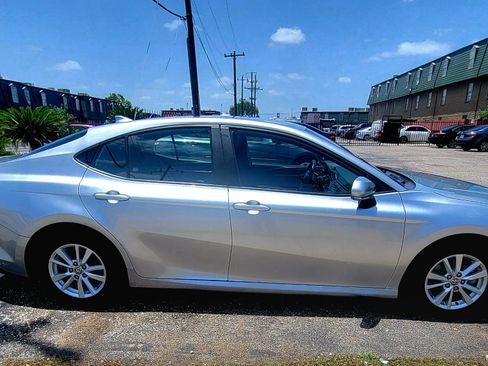Used 2025 Toyota Camry LE FWD image 5