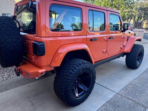 Used 2025 Jeep Wrangler Unlimited Sport AWD/4WD image 12