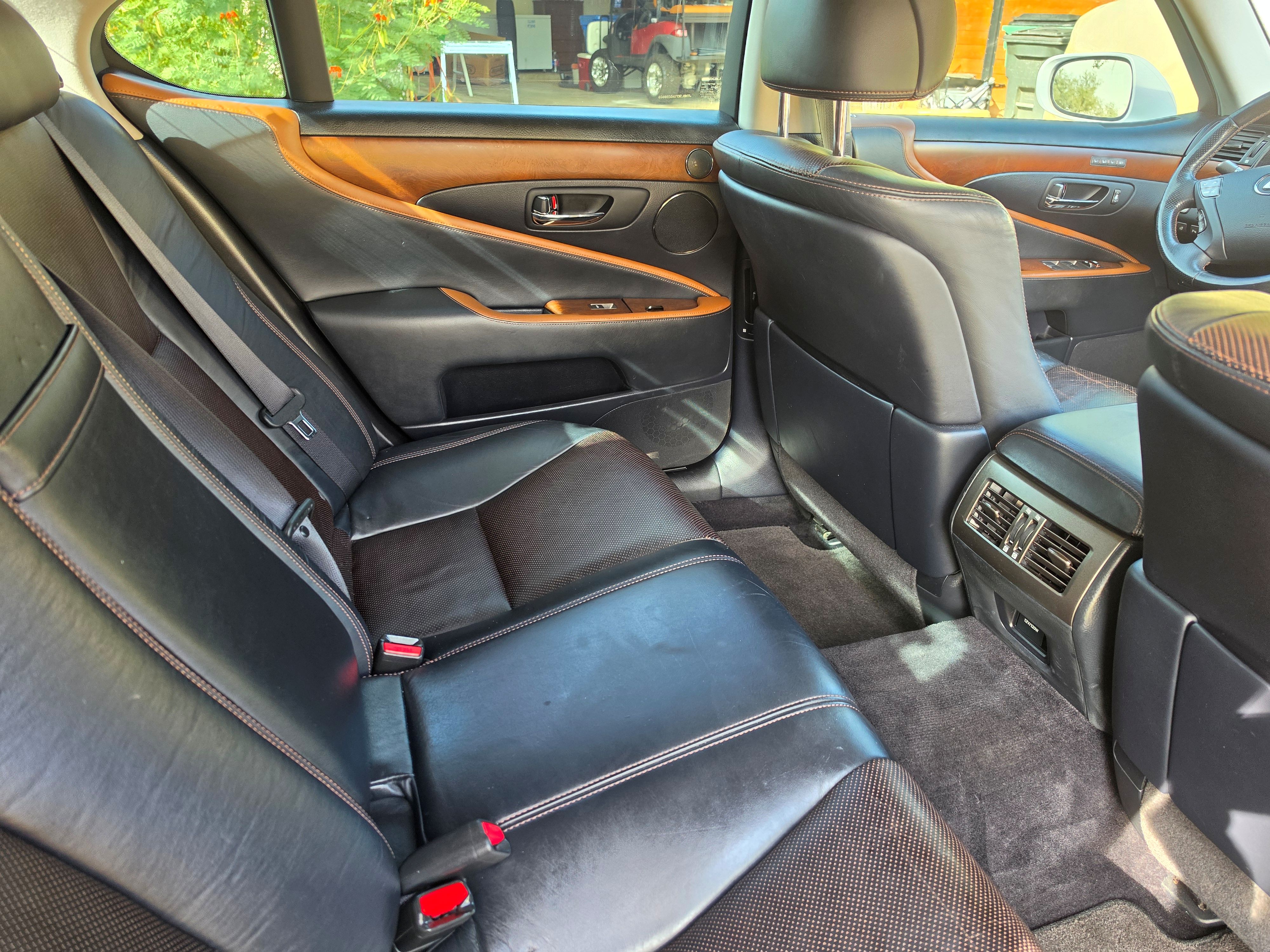 Used 2010 Lexus LS 460 w/ Sport Pkg RWD image 13