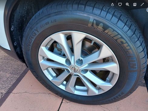 Used 2016 Nissan Rogue SV FWD image 23