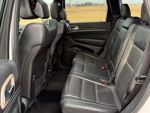 Used 2014 Jeep Grand Cherokee Limited w/ Luxury Group II image 16