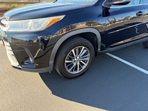 Used 2019 Toyota Highlander XLE image 23