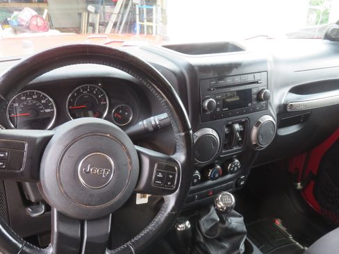 Used 2014 Jeep Wrangler Unlimited Sport w/ Quick Order Package 23S AWD/4WD image 14