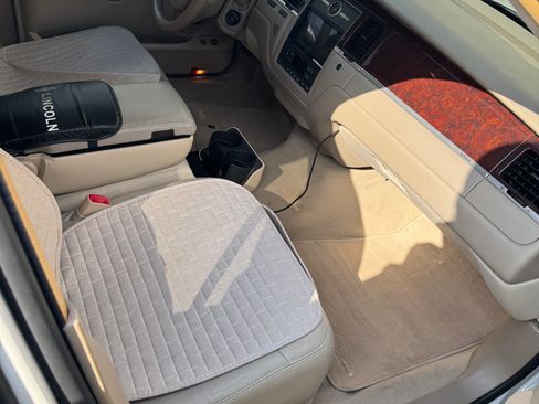 Used 2006 Lincoln Town Car Signature L image 17