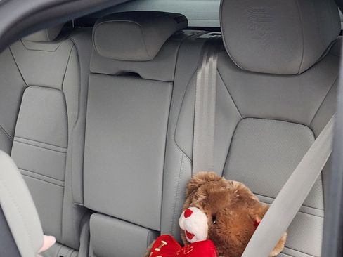 Used 2023 Porsche Cayenne Platinum Edition image 24