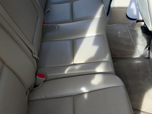 Used 2011 Chevrolet Avalanche LTZ image 13